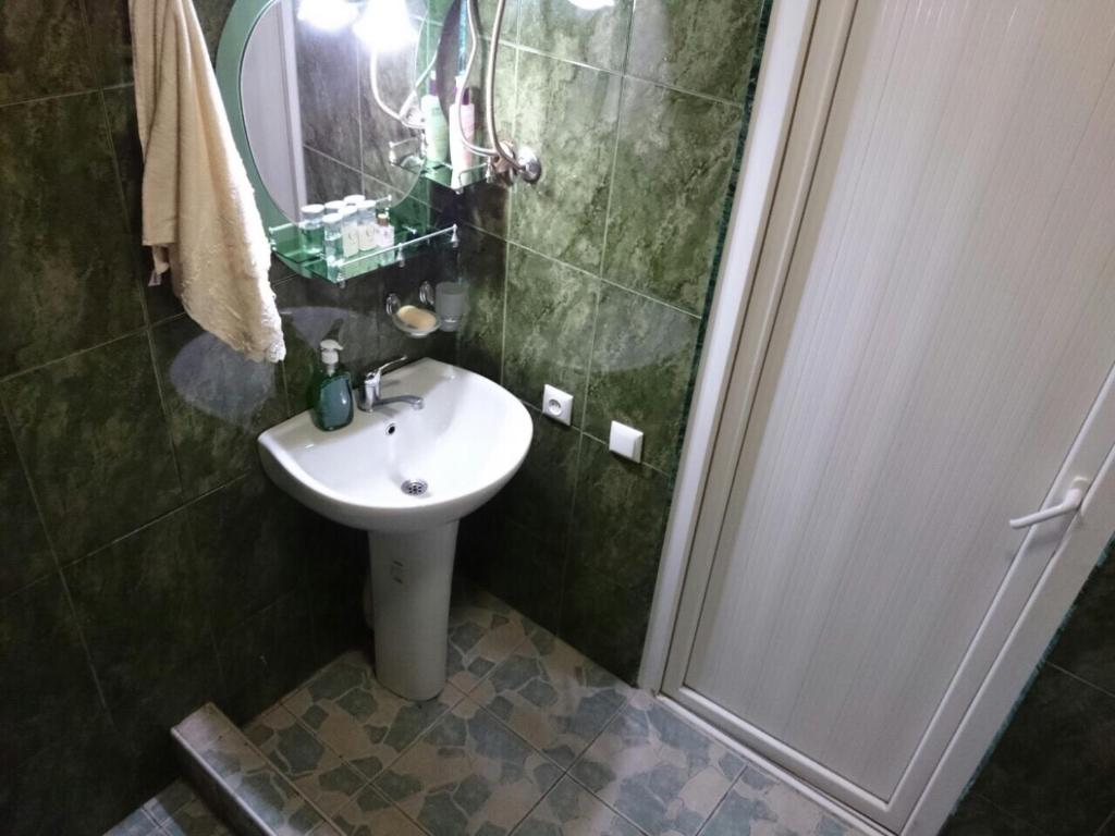 Jenis Home Batumi room 5